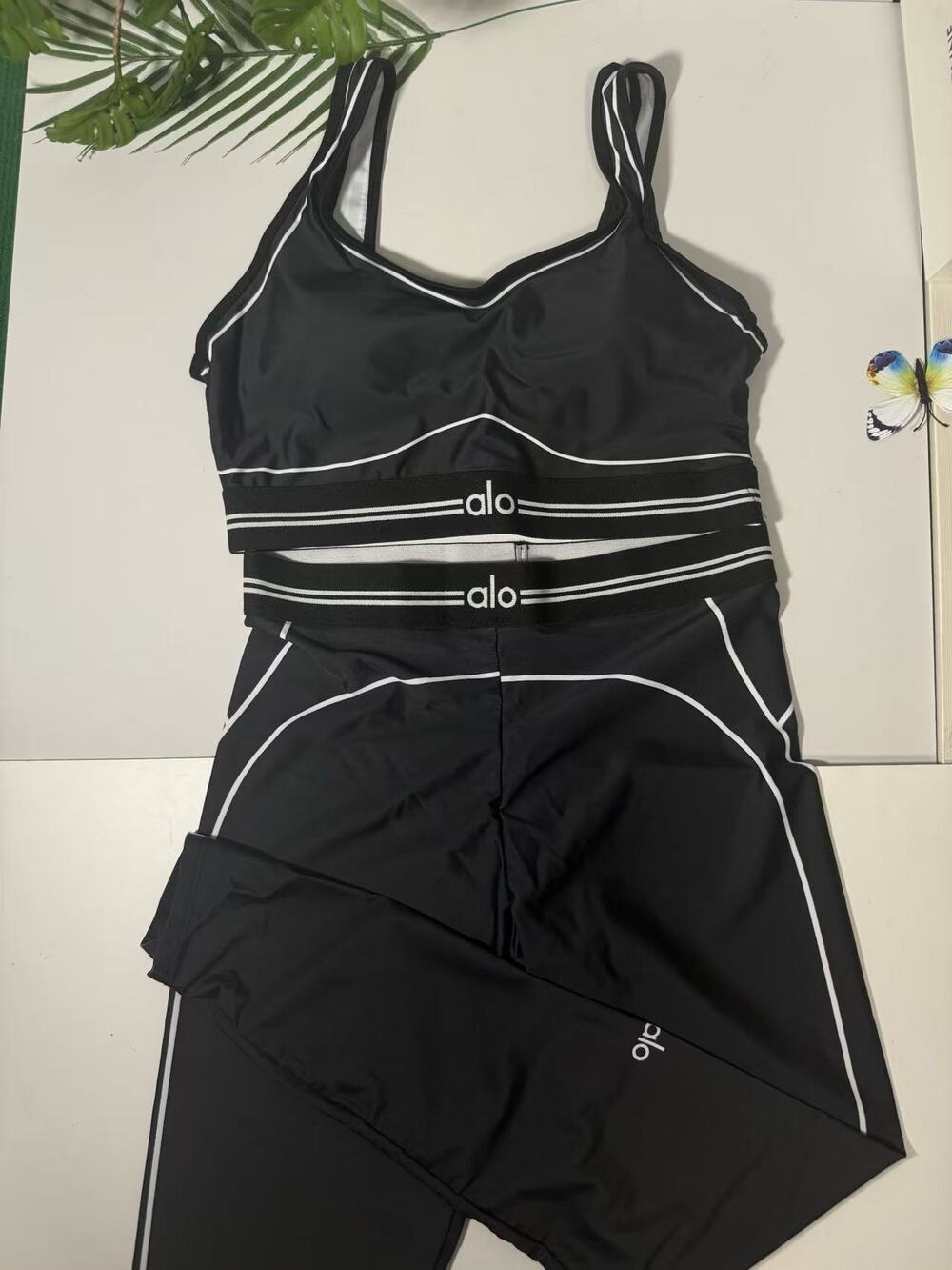 ✨Alo Yoga Black & White Stripe 2-Piece Workout